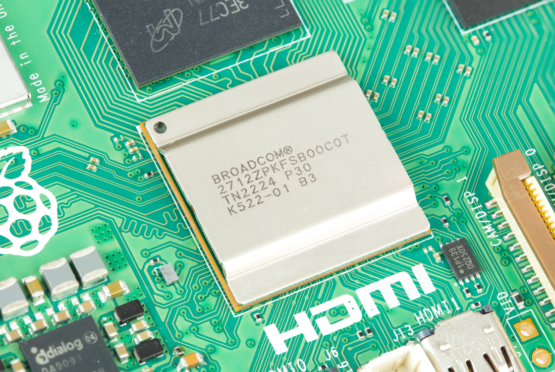 Потужний процесор Broadcom BCM2712 на платі Raspberry Pi 5
